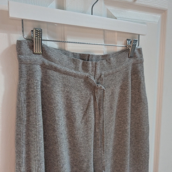 Uniqlo Gray Wide Leg Lounge Pants - Picture 3 of 6